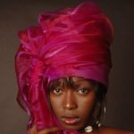 Aicha - black model