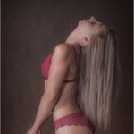 Laura au tabouret