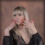 Lori aux ongles rouges